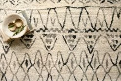 Feng Sway Exclusive Abstract Tufted Rug ALL HOME DECOR + ODDITIES