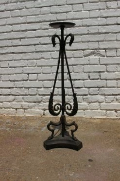 FENG SWAY ALL GARDEN Antique Black Iron Clawfoot Pedestal