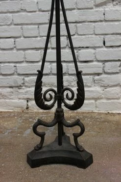 FENG SWAY ALL GARDEN Antique Black Iron Clawfoot Pedestal