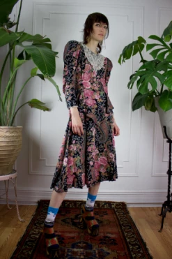 Feng Sway 1980s Floral Lace Prairie Mutton Sleeve Dress DRESSES