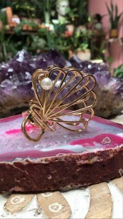 Feng Sway HAIR ACCESSORIES Clam And Pearl Hair Clip