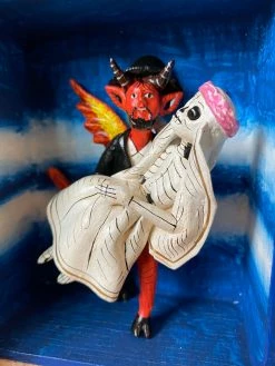 Feng Sway Devilish Couples Scene Box