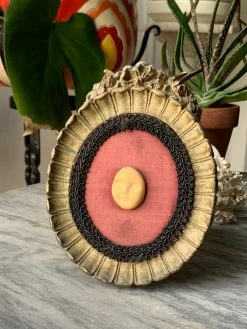 Antique ALL HOME DECOR + ODDITIES RARE Victorian Doll Face Framed Oddity ~ Gilt Framed