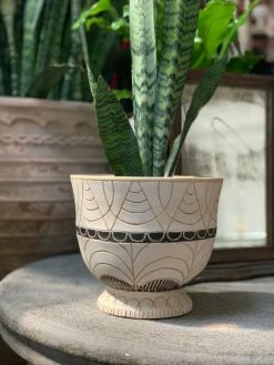 Feng Sway 6-7" POTS Black + Tan Scalloped Urn Planter