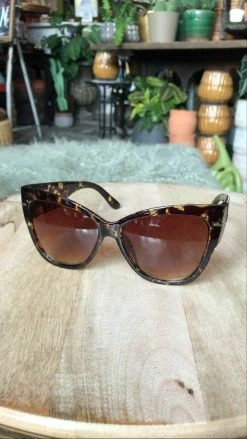 Feng Sway Big And Bougie Tortoise Sunnies SUNGLASSES