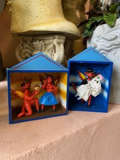 Feng Sway Devilish Couples Scene Box