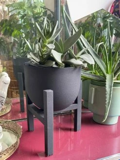 FENG SWAY Black Minimal Metal Planter With Stand 4-5" POTS
