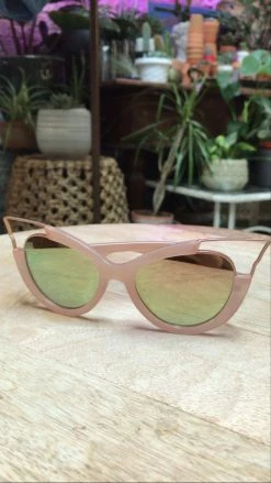 Feng Sway SUNGLASSES Mirrored Futuristic Cat Eye Sunnies