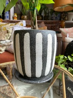 Feng Sway Exclusive Textured Black + White Pot