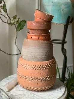 Feng Sway Mexican Terra Cotta 'Bumpy' Pot 4-5