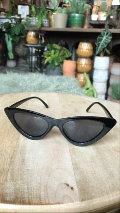 Feng Sway Kitty Kat Cat Eye Sunnies