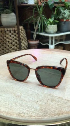 Feng Sway Large Poolside Tortoise Sunnies SUNGLASSES
