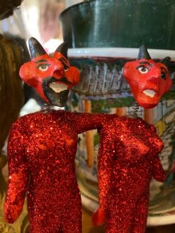 Feng Sway Devil Couple Bobble Head ALTAR TOYS